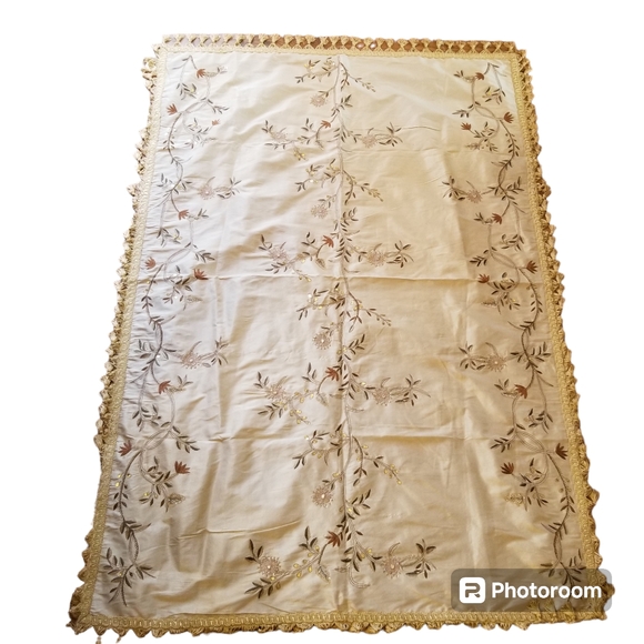 Polyester and silk embroidered throw. Boho throw. 40x60 - Picture 4 of 9